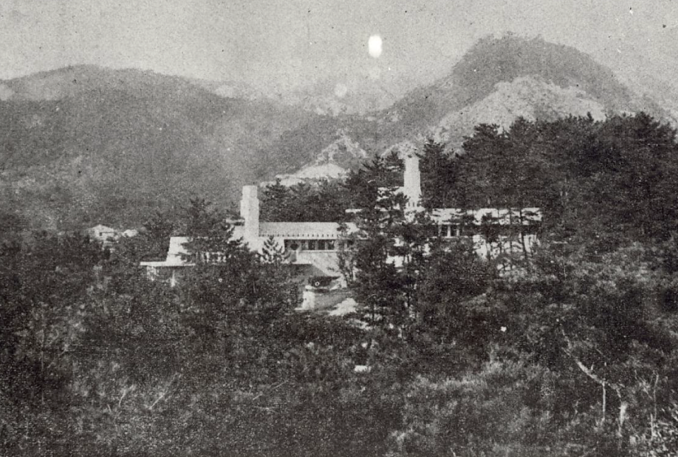 遠景から望んだ当時の山邑邸写真